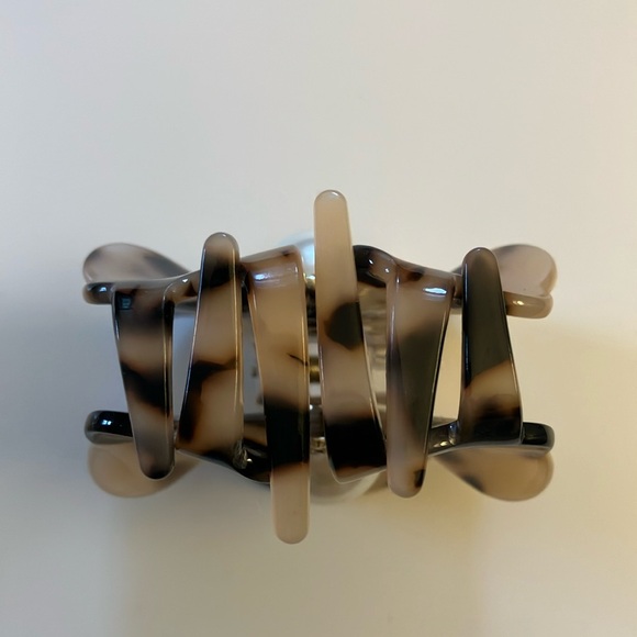 J. Crew Factory Floral Hair Clips - Cream and Tortoise Shell Pair of 2 - Picture 6 of 8